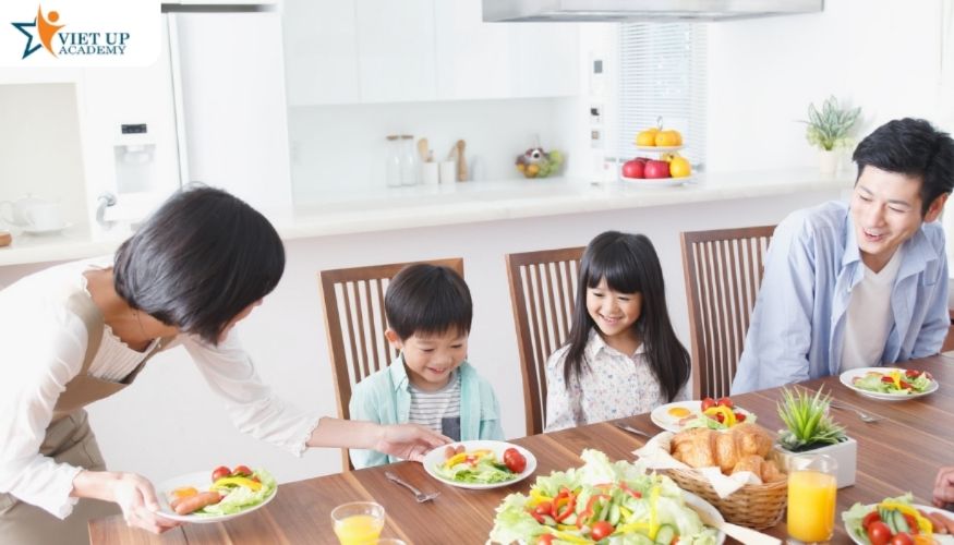 Ba mẹ nên làm gì khi con sợ rau – ghét thịt? 12 giải pháp hiệu quả