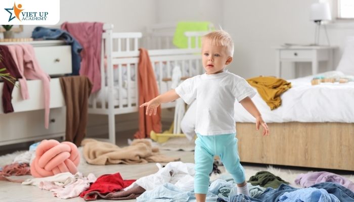 Trẻ nhỏ làm bừa rồi bỏ đi vì chúng chưa ý thức được hậu quả