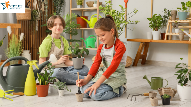 Dạy con chăm sóc cây từ những việc nhỏ nhất Hành trình hình thành ý thức bảo vệ môi trường