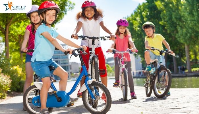 Vì sao cần dạy trẻ kỹ năng đi xe đạp an toàn ngoài đường?