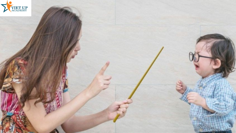 Dùng những biện pháp tiêu cực để phạt con