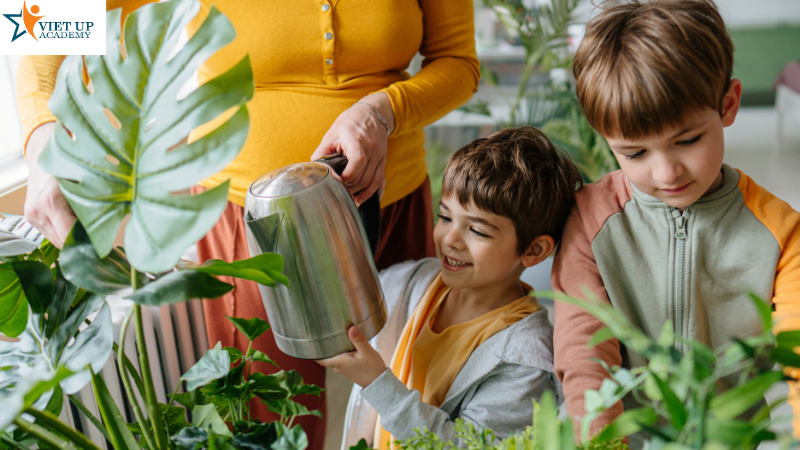 Hướng dẫn con tưới nước và chăm sóc cây đúng cách