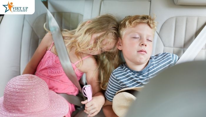 Tại Sao Cần Trang Bị Kỹ Năng Thoát Hiểm Khi Bị Kẹt Trong Ô Tô?